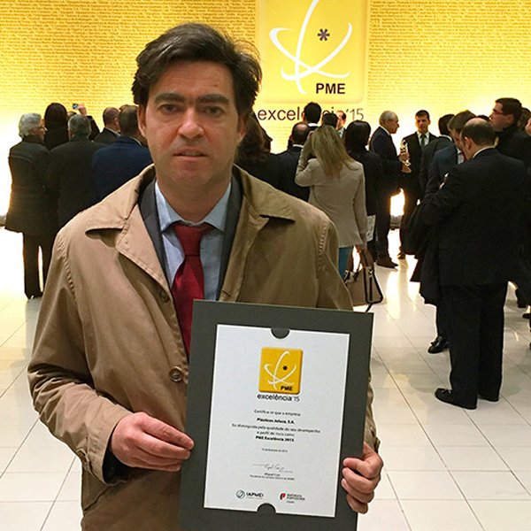 Cerimónia de atribuição dos prémios de mérito realizado no dia 10/02/2016 no Europarque, elege Plásticos Joluce SA, como PME excelência 2015
